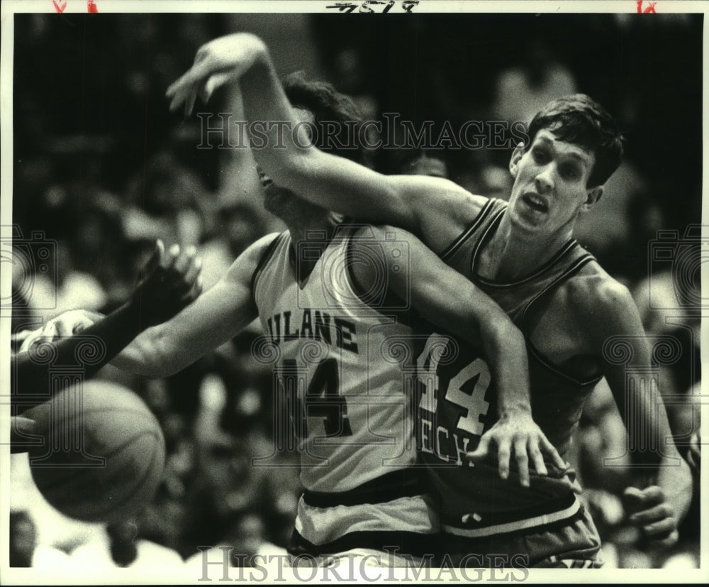 1985 Press Photo Tulane&#39;s Clyde Eads elbowed in face by Virginia Tech player, LA- Historic Images