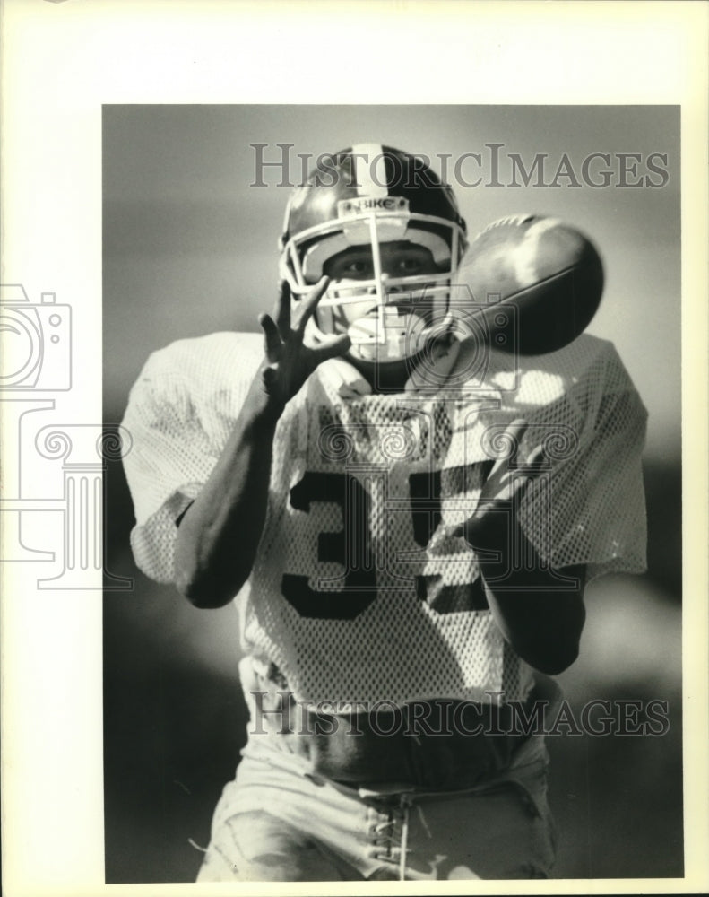 1988 Press Photo Football Fullback Ruble Encalade of Lynn Oaks at Practice- Historic Images