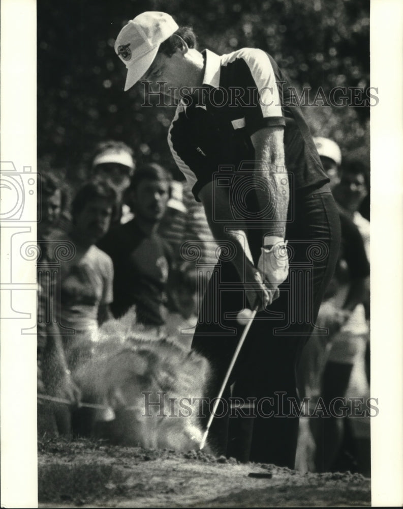 1981 Press Photo Golfer Bruce Fleisher Hitting Out of Sand Trap - nos11664- Historic Images