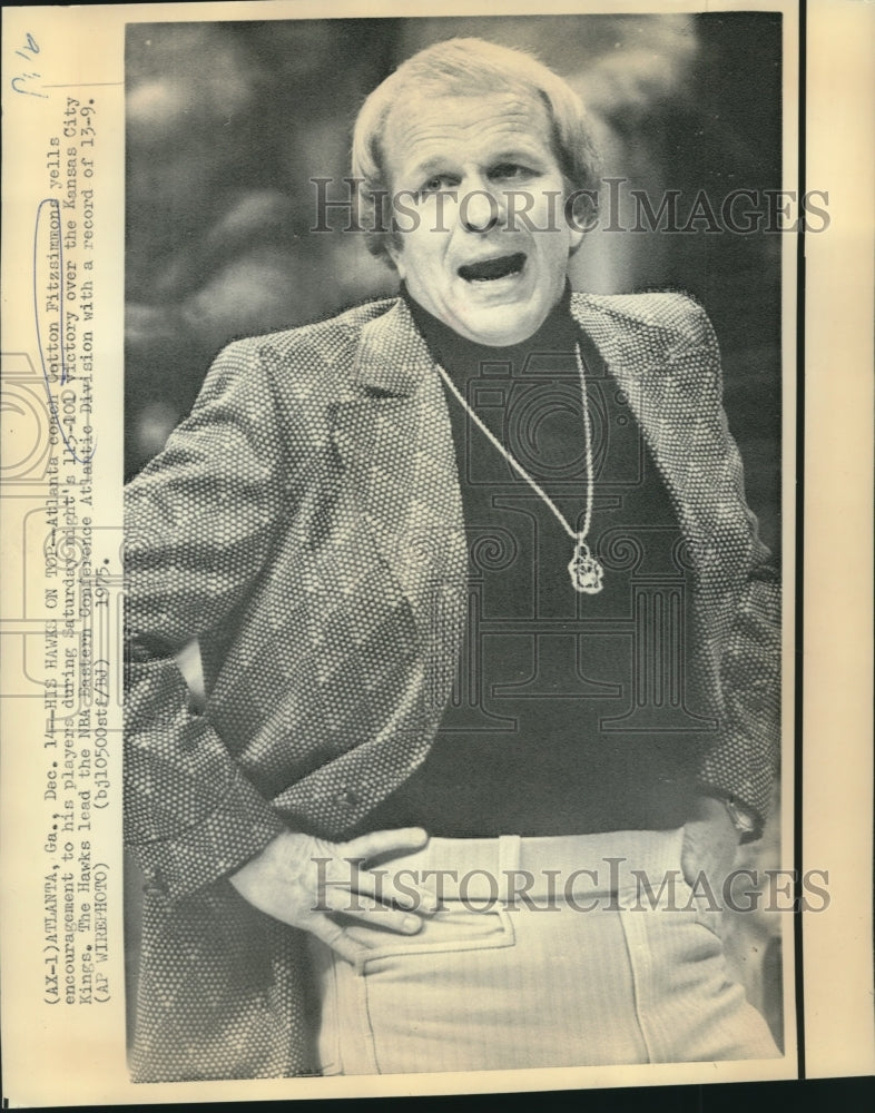 1975 Press Photo Basketball - Atlanta Cotton Fitzsimmons supports players- Historic Images