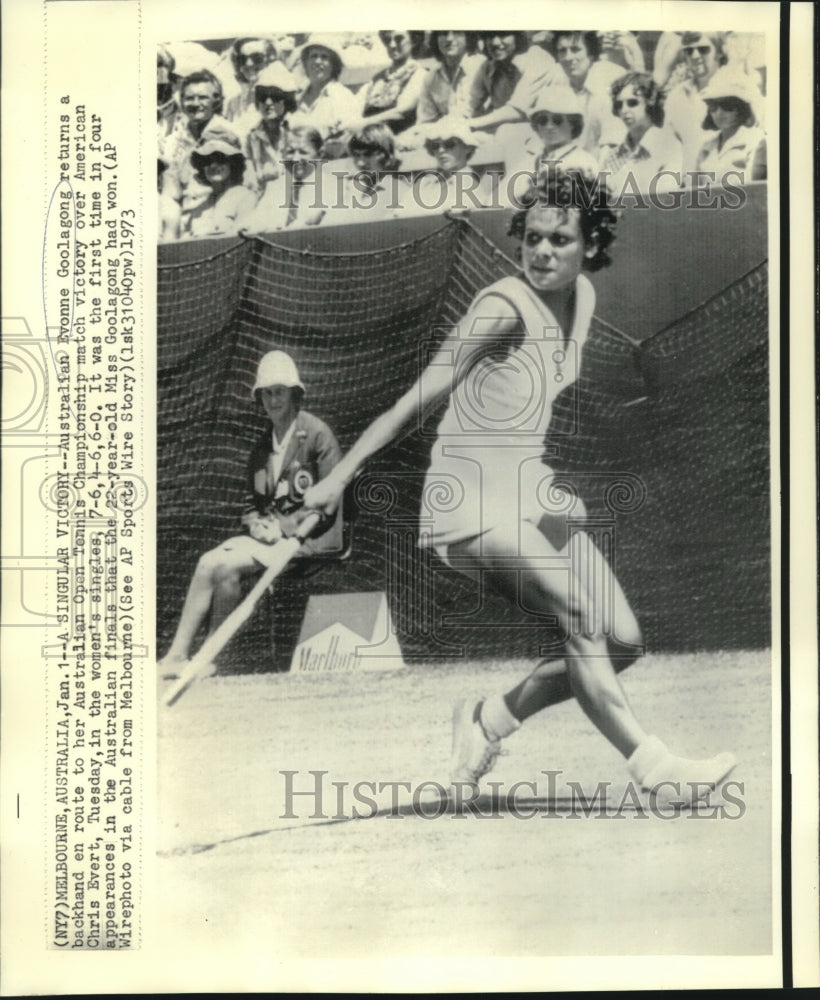 1973 Press Photo Australian tennis player Evonne Goolagong returns a backhand- Historic Images