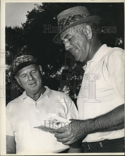 1967 Press Photo Golf - Archie Gonzales with Curtis Person - nos12032- Historic Images