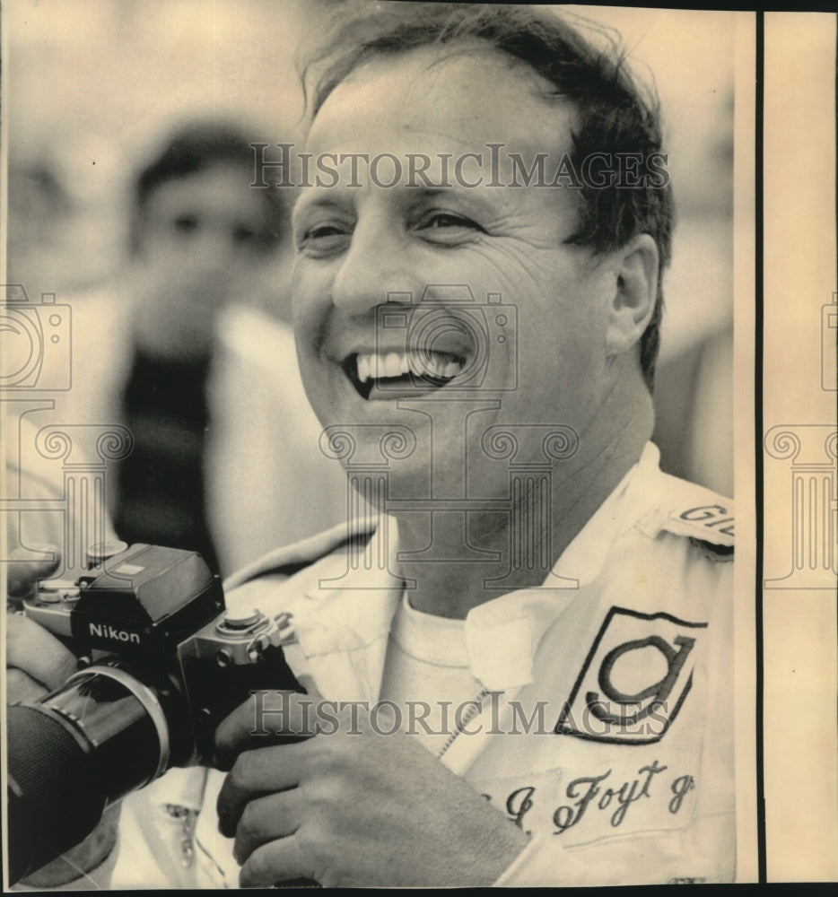 1975 Press Photo Race driver A.J. Foyt during a break in Indy 500 practice- Historic Images