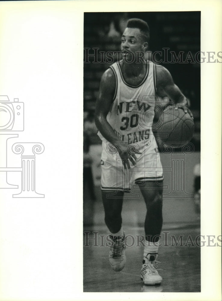 1989 Press Photo New Orleans college basketball player Louweegi Dyer - nos12304- Historic Images