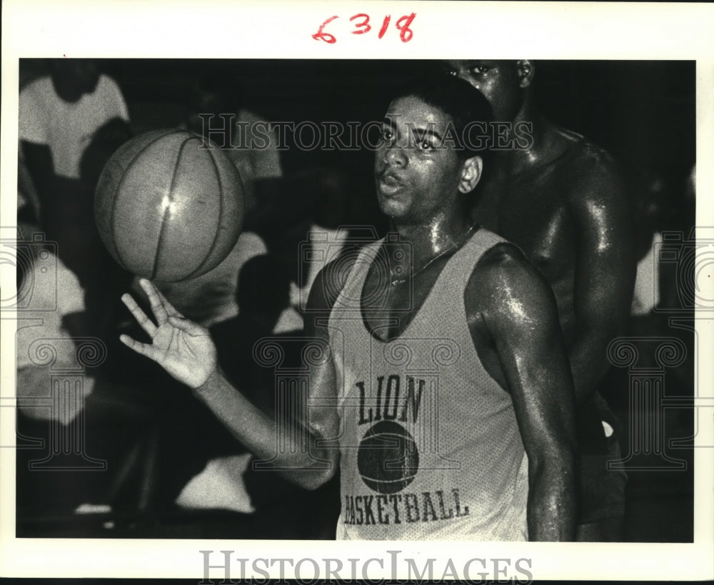 1985 Press Photo Former Xavier college basketball player Alvin Dukes - nos12398- Historic Images