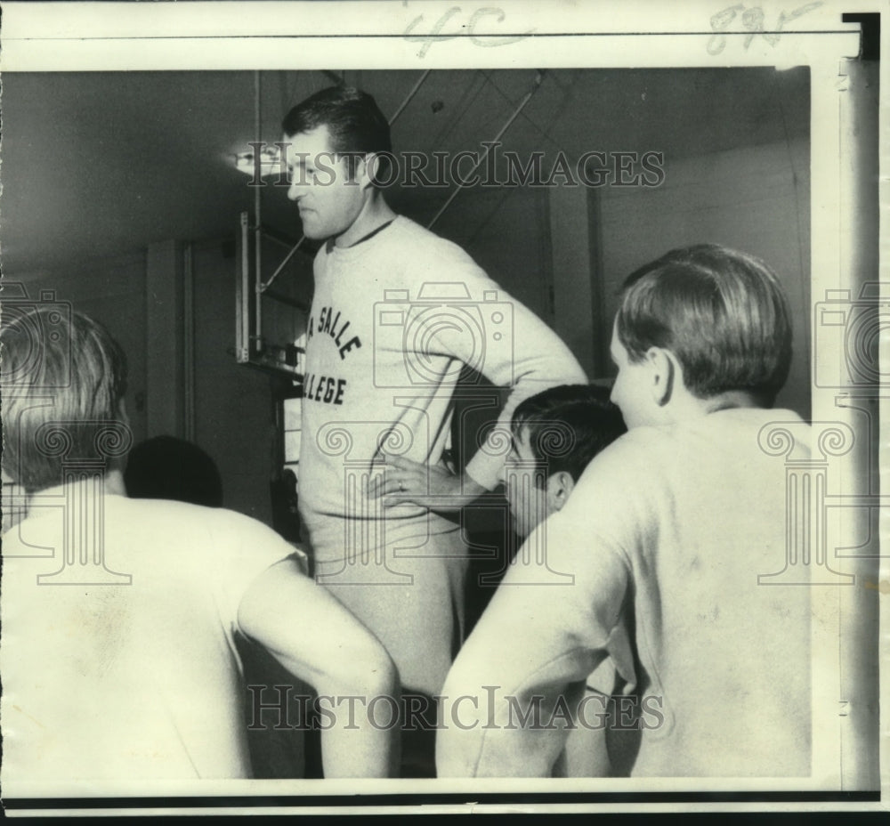 1969 Press Photo Basketball La Salle College Coach Tom Gola - nos12487- Historic Images