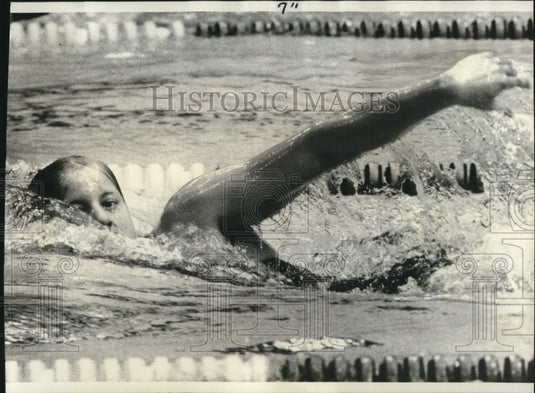 1976 Press Photo East German swimmer Kornelia Ender does freestyle in the pool- Historic Images