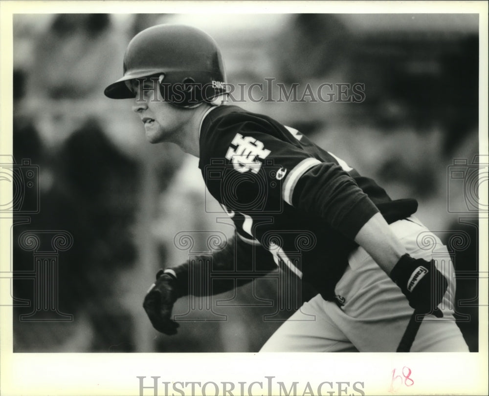 1989 Press Photo Baseball Player Jay Gagliano of Holy Cross Heads to First- Historic Images