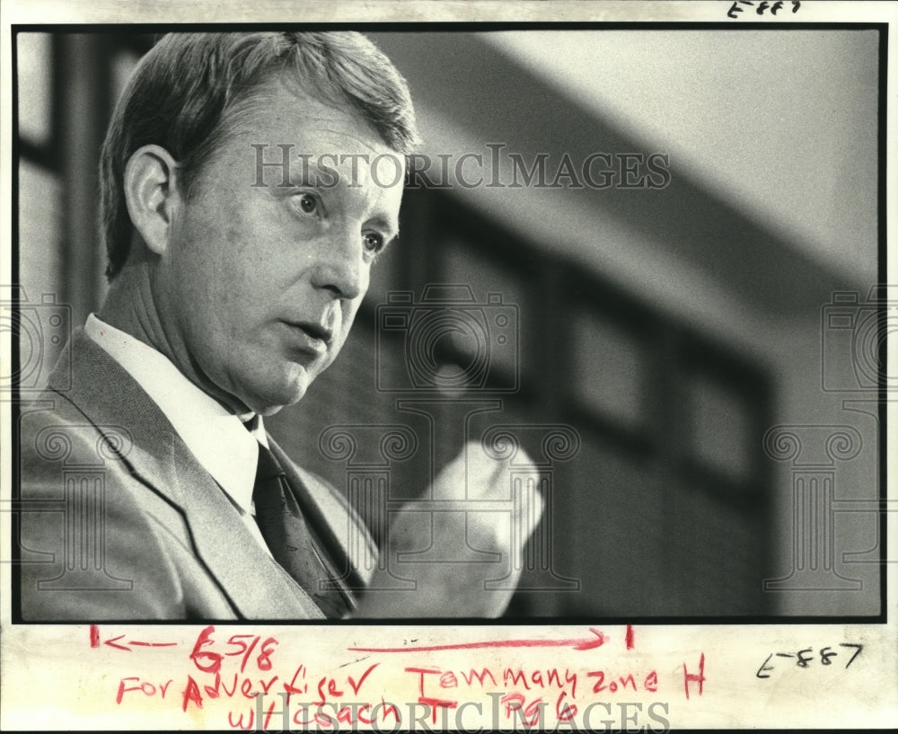 1982 Press Photo New Tulane football coach Wally English - nos12685- Historic Images