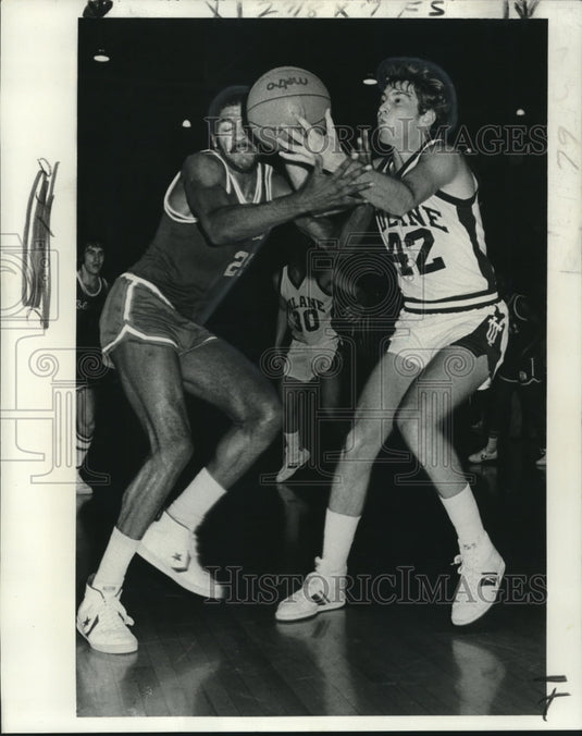 1977 Press Photo Tulane college basketball player Marc Fletcher in action- Historic Images