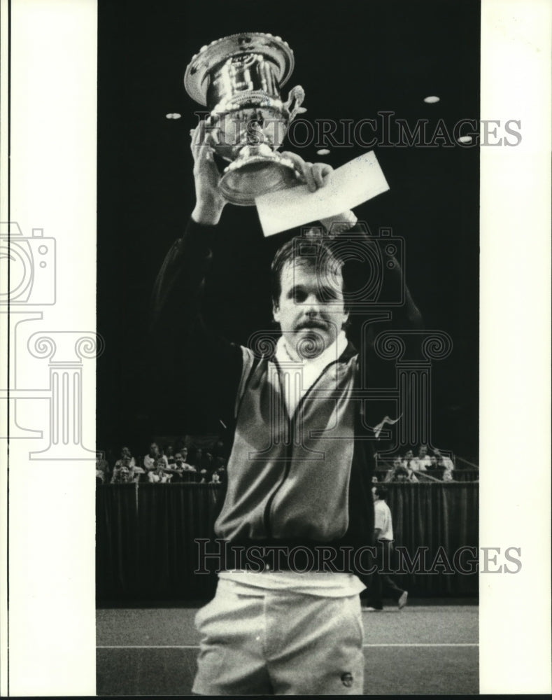 1980 Press Photo Tennis player Wojtek Fibak holds a trophy - nos12953- Historic Images