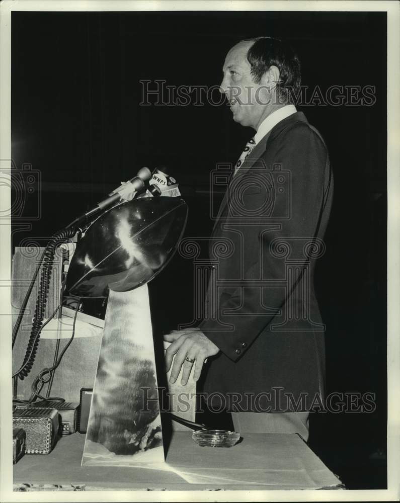 1975 Press Photo NFL football commissioner Pete Rozelle - nos13191- Historic Images