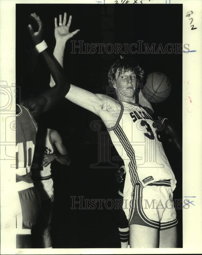 1980 Press Photo South Coast AAU basketball player Stuart Gray - nos13213- Historic Images