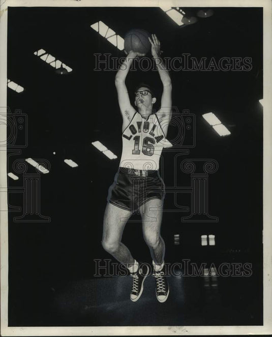 Press Photo Loyola college basketball player Pete Gaudin - nos13246- Historic Images