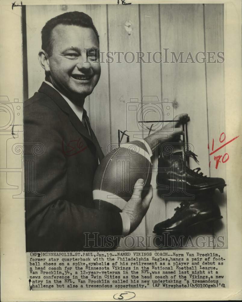 1964 Press Photo Minnesota Vikings football Norm Van Brocklin - nos13262- Historic Images