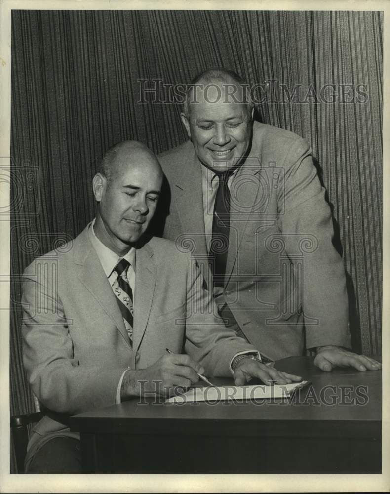 1970 Press Photo Tulane college football coach Bennie Ellender and Rix Yard- Historic Images