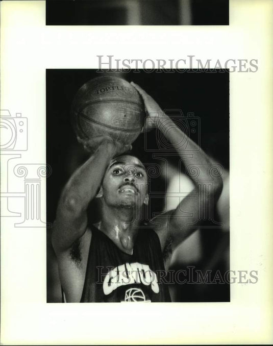 1995 Press Photo Ganus High basketball player Dino Daniels - nos13380