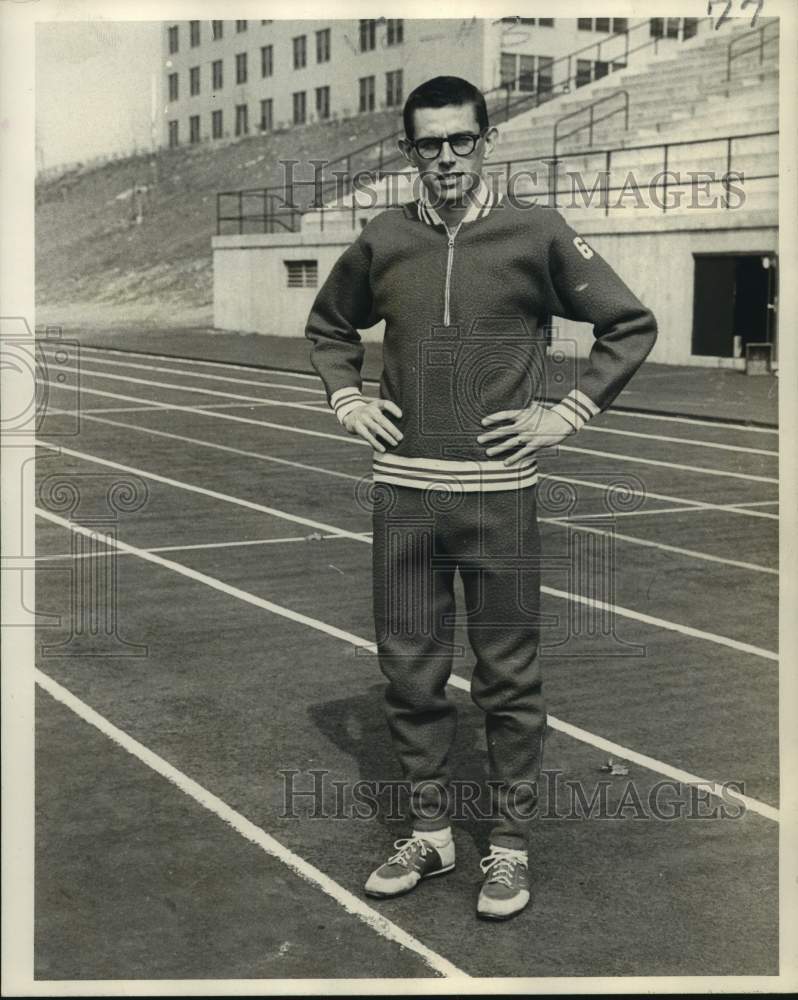 1970 Press Photo St. John&#39;s University athlete Larry Furnell - nos13399- Historic Images