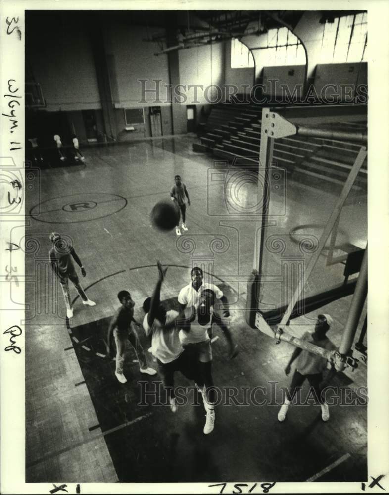 1985 Press Photo Hope House Youth Club basketball at Redemptorist High gym- Historic Images