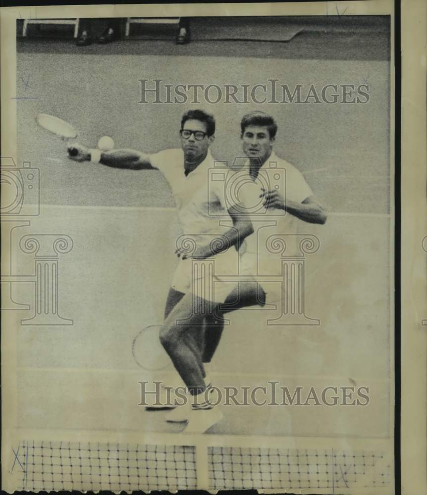 1968 Press Photo Tennis - Doubles Clark Graebner &amp; Charles Pasarell in Davis Cup- Historic Images