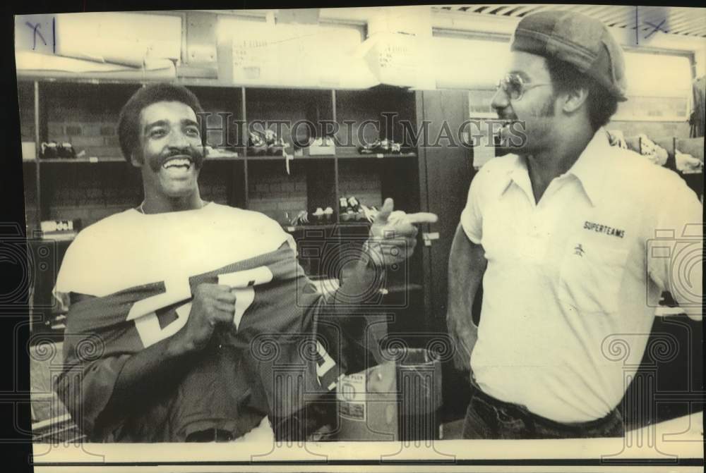 1975 Press Photo Minnesota Vikings football players Chuck Foreman, John Gilliam- Historic Images