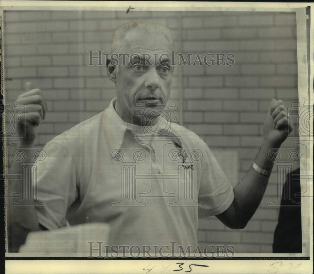 1973 Press Photo Minnesota Vikings football coach Bud Grant - nos13940- Historic Images