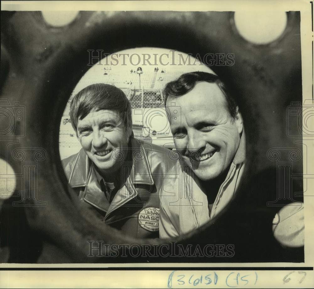 1971 Press Photo Daytona 500 race drivers Bobby Isaac and A.J. Foyt - nos14062- Historic Images