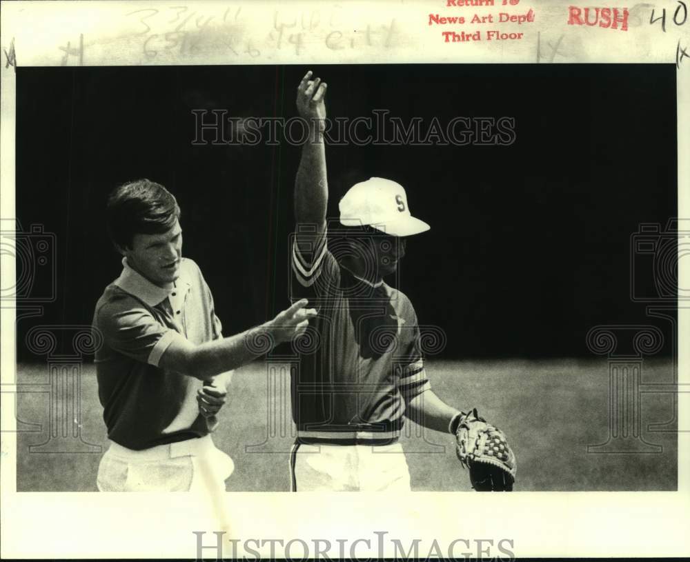 1979 Press Photo Baseball - Donny Flores with Unidentified Person - nos14172- Historic Images