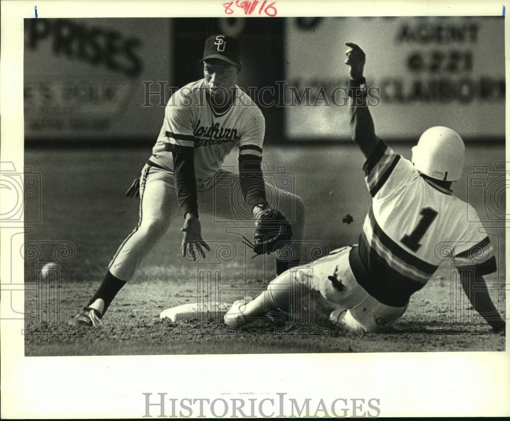 1988 Press Photo Baseball - Tulane&#39;s Lauren Flores &amp; Southern&#39;s Darwyn Woodhouse- Historic Images