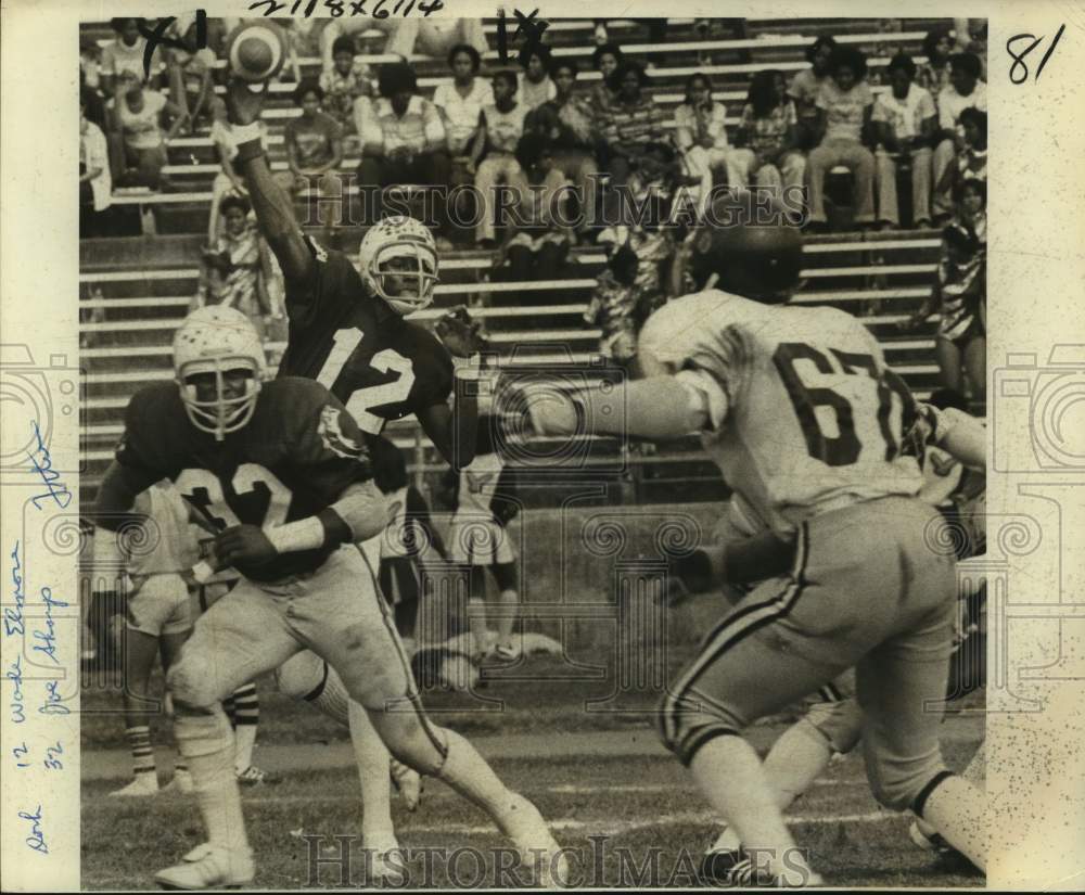 1977 Press Photo Football - Quarterback Wade Elmore of Fortier Tarpons in Action- Historic Images