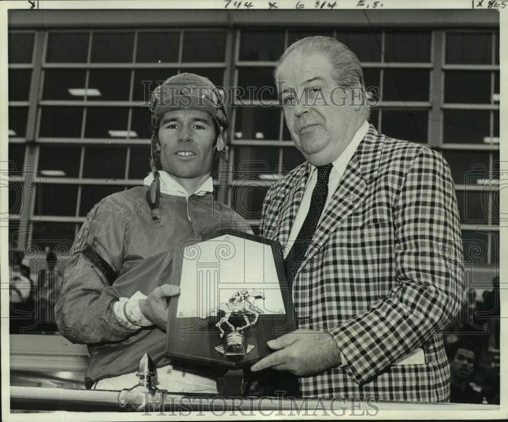 1979 Press Photo Jockey Eddie Delahoussay with Joseph Dorignac Jr. - nos14215- Historic Images