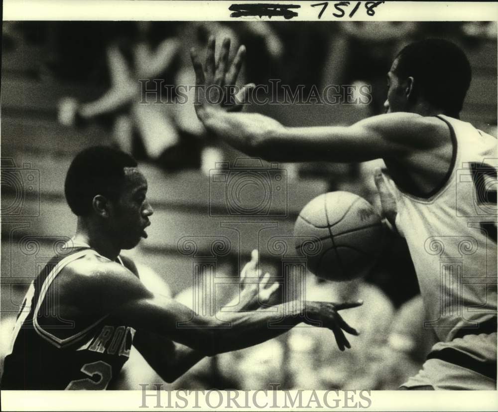 1984 Press Photo Brooklyn College and Tulane play men&#39;s college basketball- Historic Images