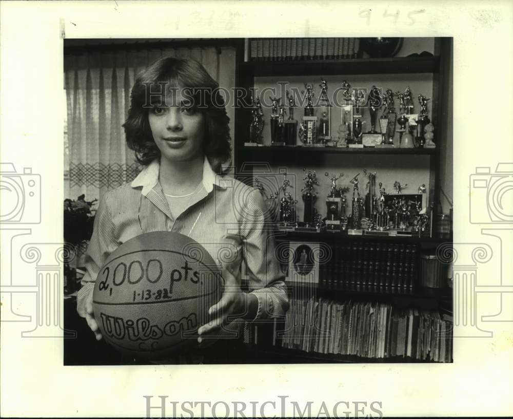 1983 Press Photo High school basketball star Stacey Guadet, a 2,000-point scorer- Historic Images