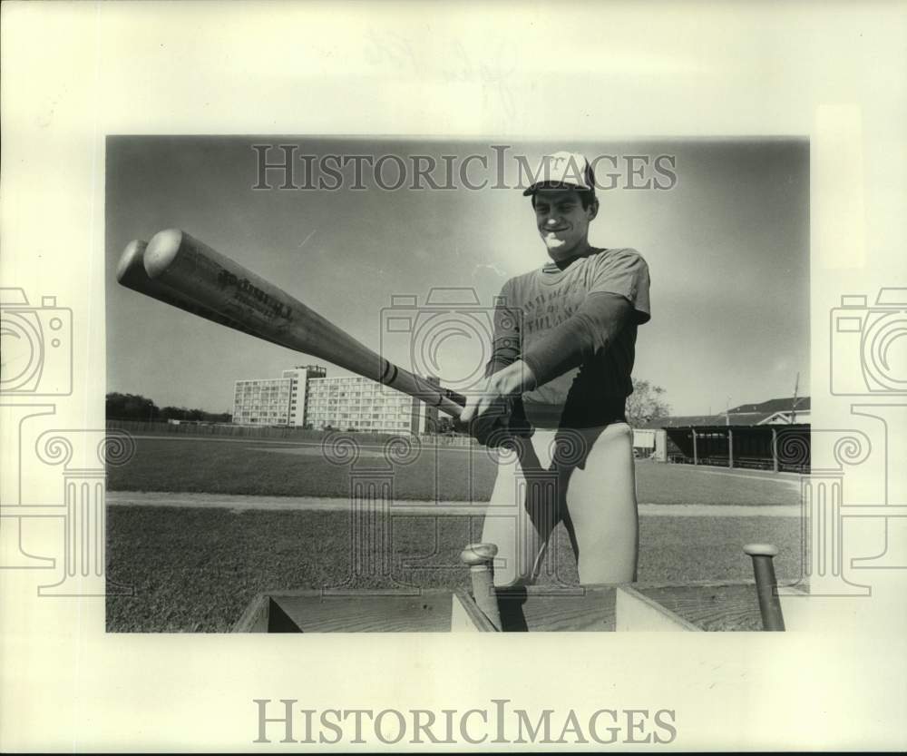 1977 Press Photo Tulane college baseball player John Foto - nos14303- Historic Images