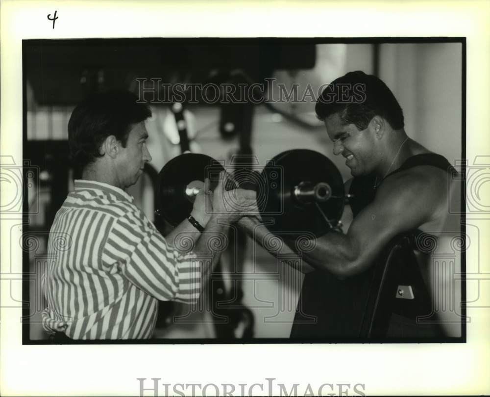 1994 Press Photo Trainer Jimmy Gaubert with Lt. James Pohlmann in gym- Historic Images