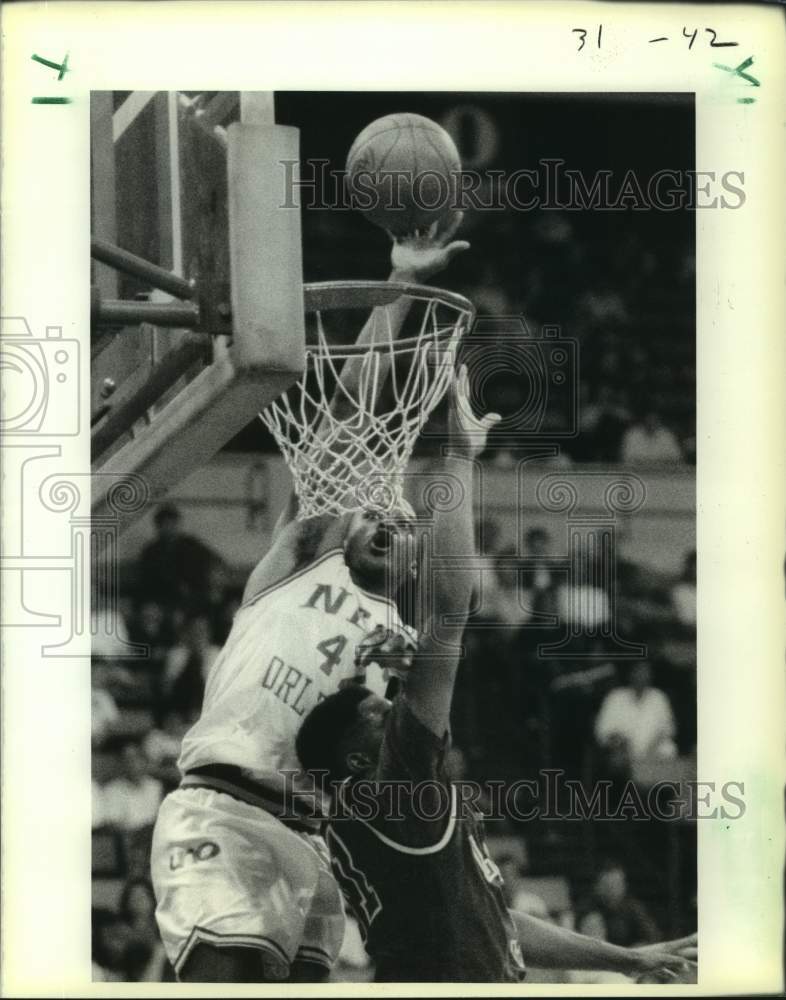 1990 Press Photo New Orleans and Lamar play men&#39;s college basketball- Historic Images