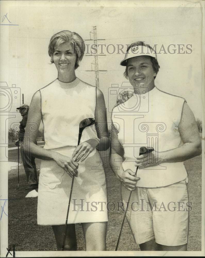 1970 Press Photo New Orleans golf finalists Mrs. Jim Hart, Mrs. William Seay- Historic Images