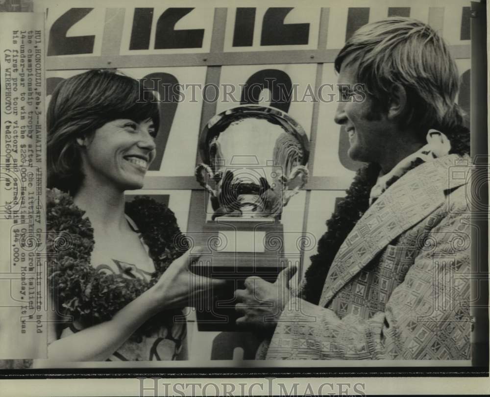 1975 Press Photo Golfer Gary Groh and wife after his Hawaiian Open win- Historic Images