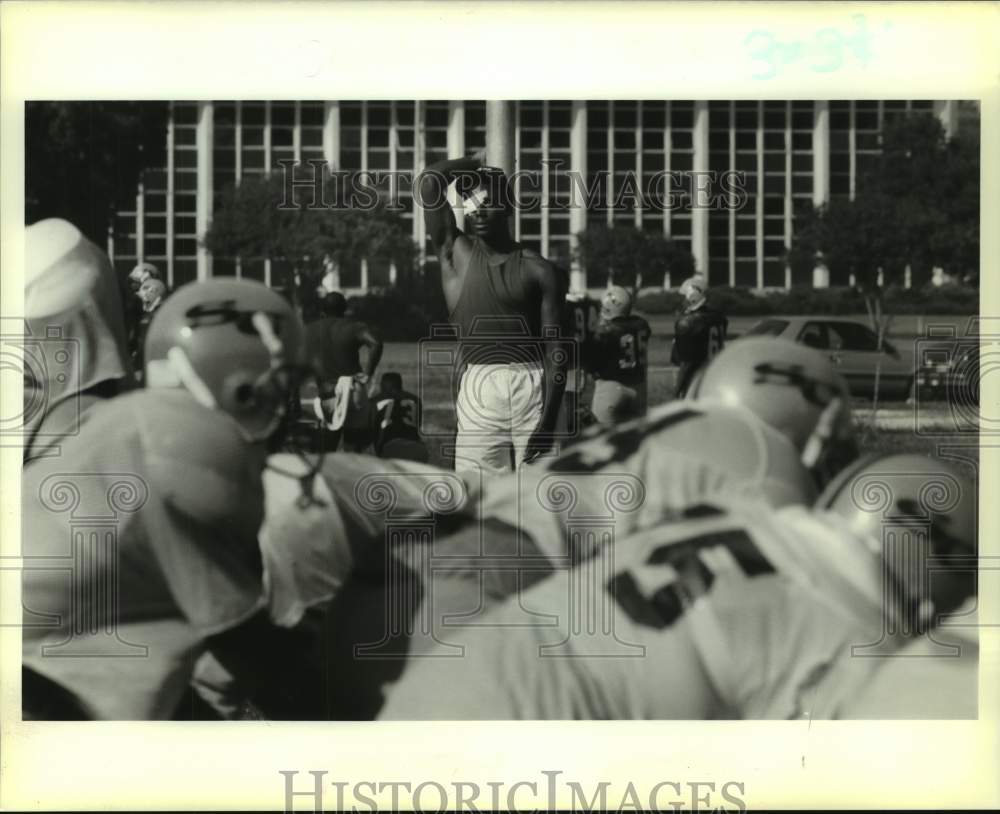 1989 Press Photo Football - Nate Harrison of Southern Univ. Watches Practice- Historic Images