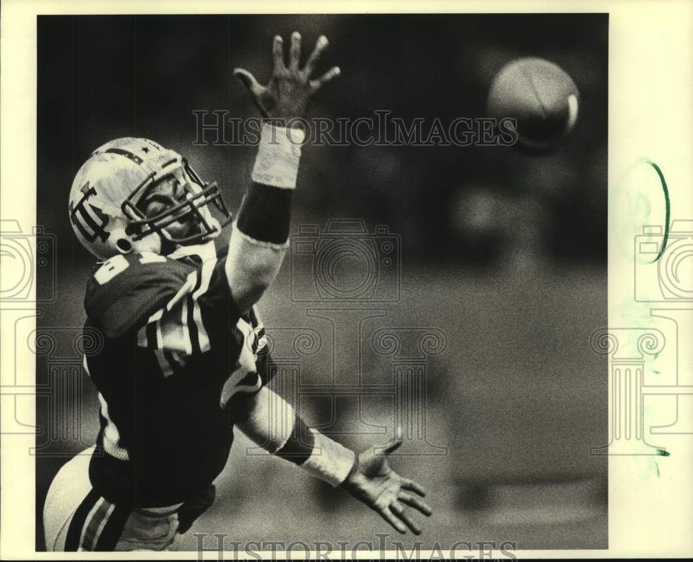 1983 Press Photo Football - Tulane&#39;s Craig Harrison has Incomplete Pass- Historic Images