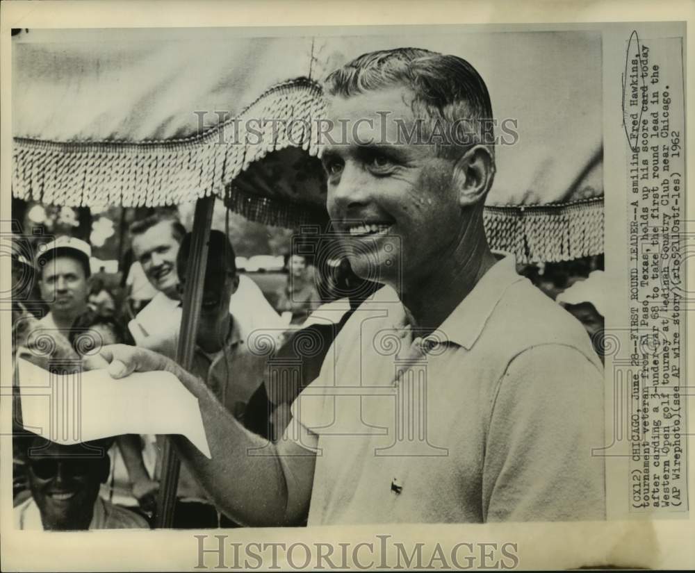 1962 Press Photo Golf - Fred Hawkins Holds Score Cared in Western Open- Historic Images