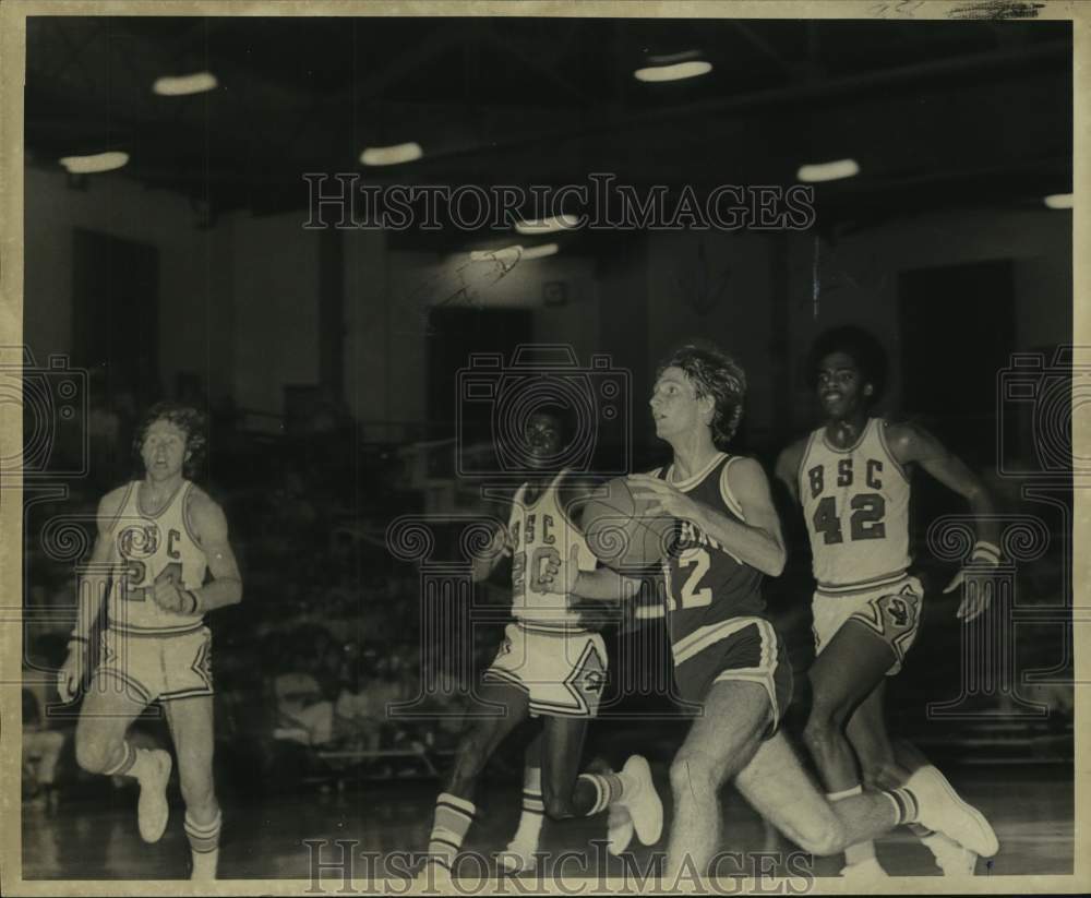 1974 Press Photo Basketball - Tulane Guard Pierre Gaudin Against Birmingham So.- Historic Images