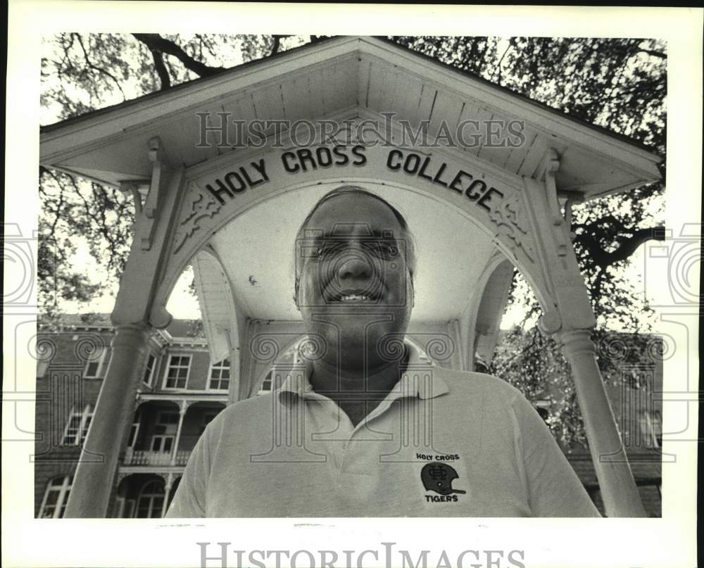 1987 Press Photo Holy Cross High football coach Tom Gruber - nos15719- Historic Images