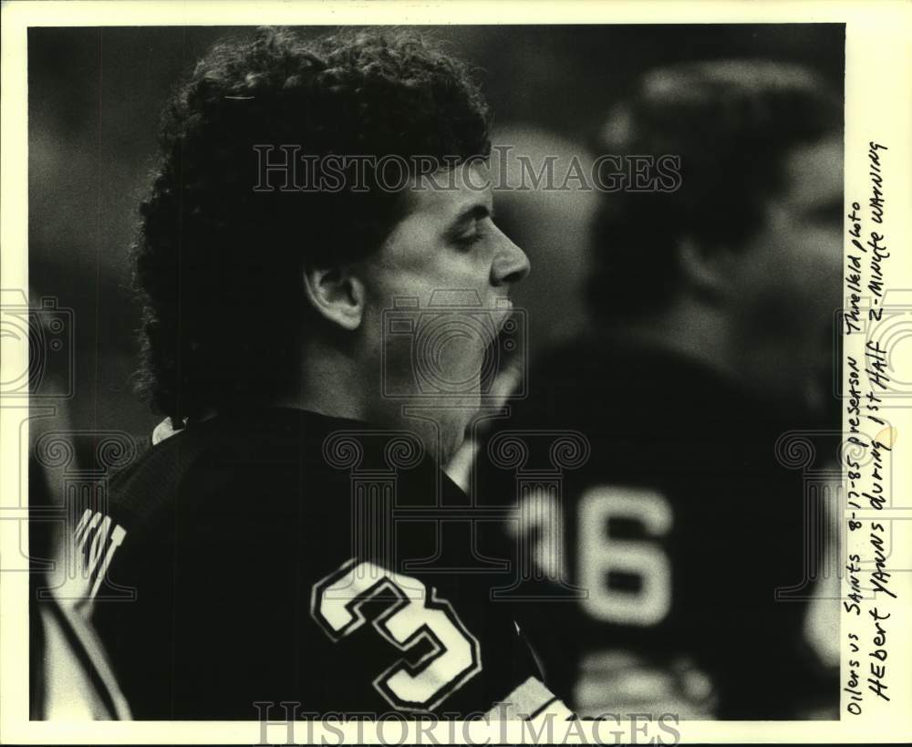 1985 Press Photo New Orleans Saints Bobby Hebert Yawns Against Oilers- Historic Images