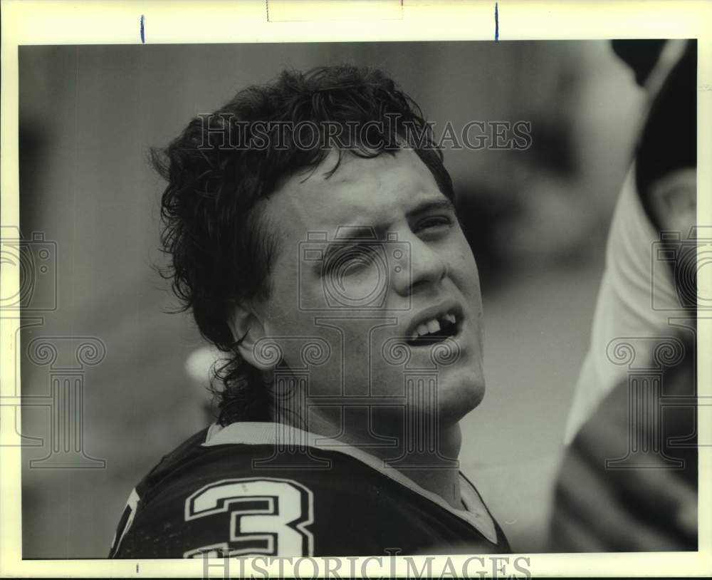 1989 Press Photo New Orleans Saints Quarterback Bobby Hebert Looks Up- Historic Images