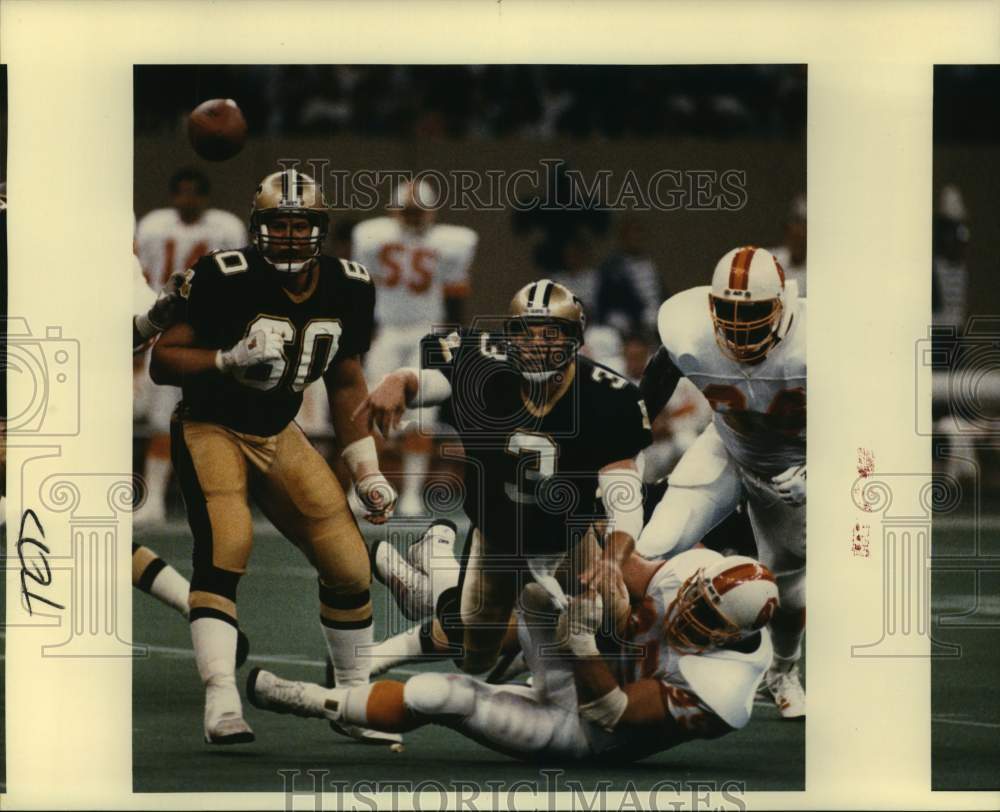 1988 Press Photo Tampa Bay Buccaneers and New Orleans Saints play NFL football- Historic Images