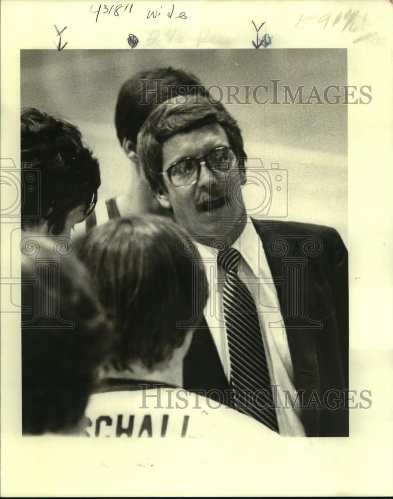 1982 Press Photo Country Day High basketball coach Phil Hatch - nos15862- Historic Images