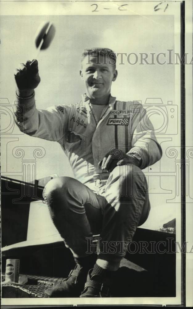 1970 Press Photo Race driver James Hylton during Atlanta 500 practice- Historic Images