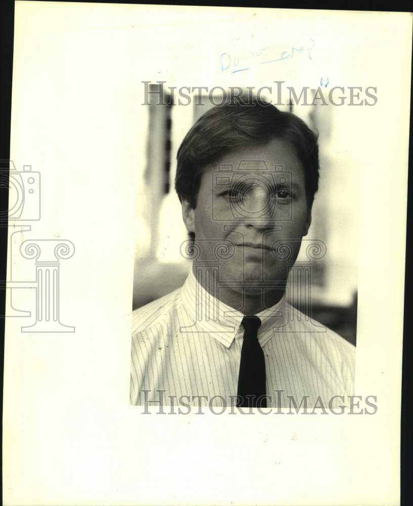 1989 Press Photo Country Day High girls track coach Howard Hunter - nos16287- Historic Images