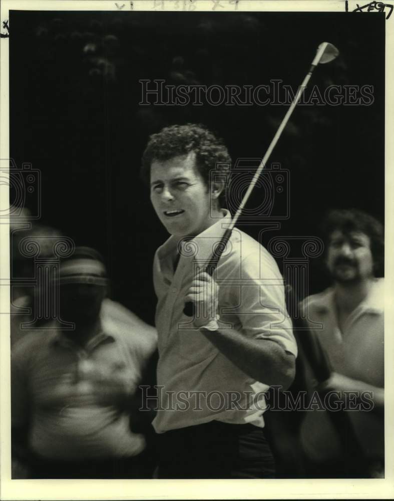 1982 Press Photo Golfer Scott Hoch Holding Golf Club at New Orleans Open- Historic Images